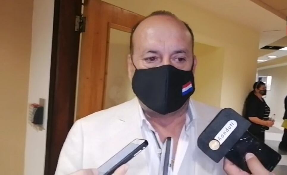 Salomón afirmó que consultaron al ministro de Salud si podían realizar de manera presencial la sesión de informe presidencial, pero no la respuesta fue que no. Foto: Gentileza.