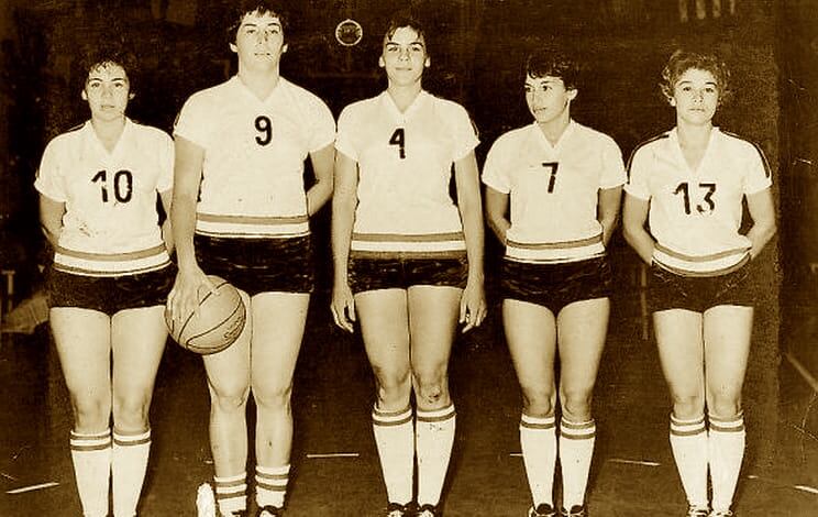 Elsa Dionisia Echagüe, Edith Nunes, Arminda Malatesta, Nunilda Echagüe y Estelita López Mena. Foto: Facebook Enrique Gaüna. 