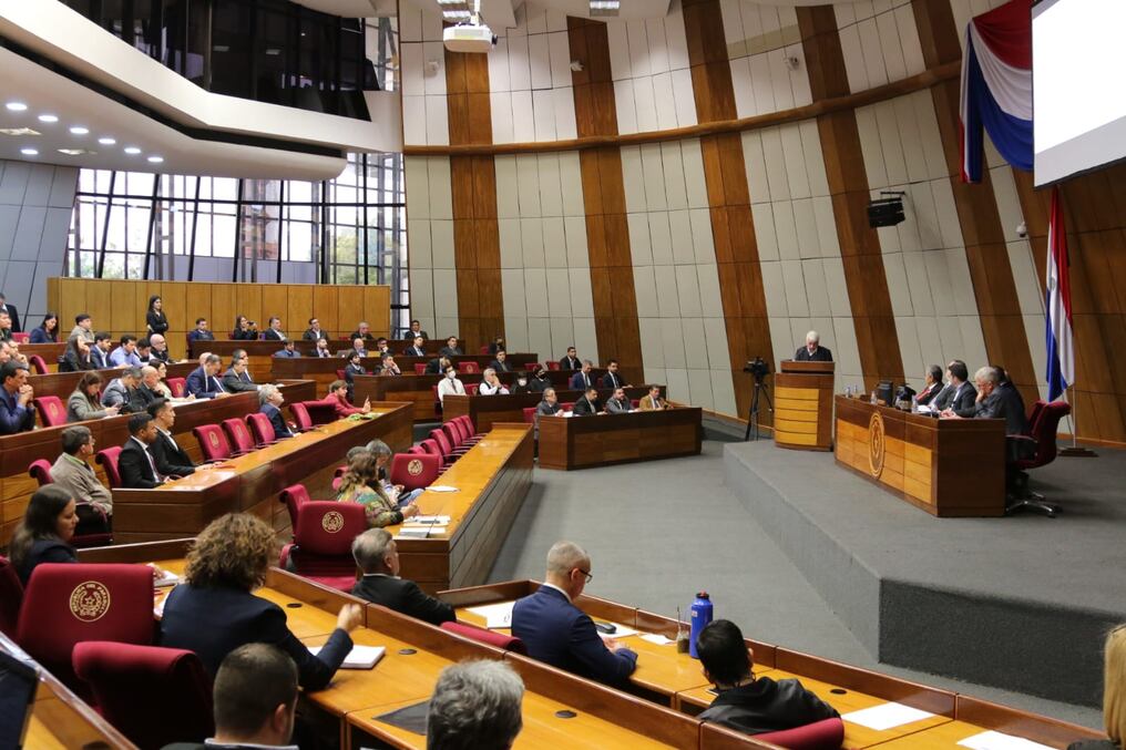 Referentes a favor y en contra del proyecto se reunieron este martes para sentar postura durante una audiencia pública con las comisiones asesoras de Asuntos Económicos y Financieros. Foto: Gentileza.