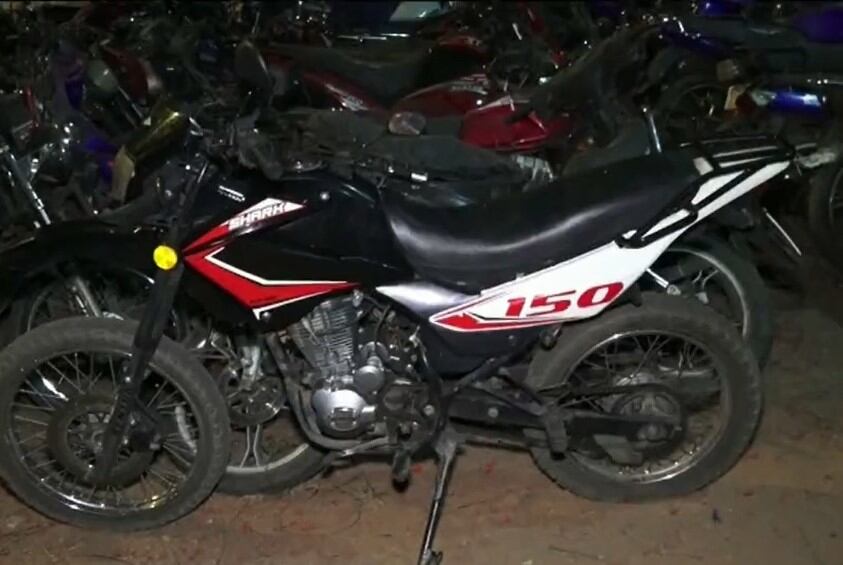 El detenido es sindicado de robar una motocicleta y varios objetos de valor a su propio hermano. El mismo contaba con arresto domiciliario. Foto: Gentileza.
