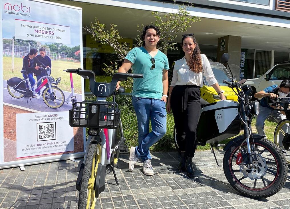 “Se trata del alquiler de micro-movilidad sustentable de bicis, scooter y motos eléctricas en el marco de un plan piloto”, indicó el director de Revitalización del Centro Histórico de Asunción, Fernando Duarte. Foto: Gentileza.