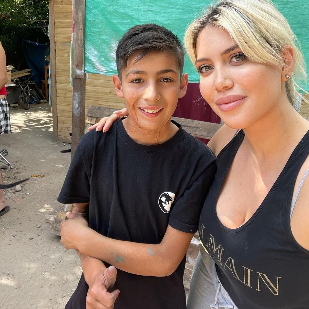 El pequeño pastelero preparó una deliciosa torta rellena de dulce de leche con los colores de Boca y una copa para el festejo de cumpleaños de Constantino, hijo de Wanda Nara. Foto: Gentileza.