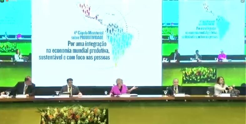 Óscar Llamosas estuvo presente en la 4ta. Cumbre Ministerial de la OCDE en Brasil. Foto: Gentileza.