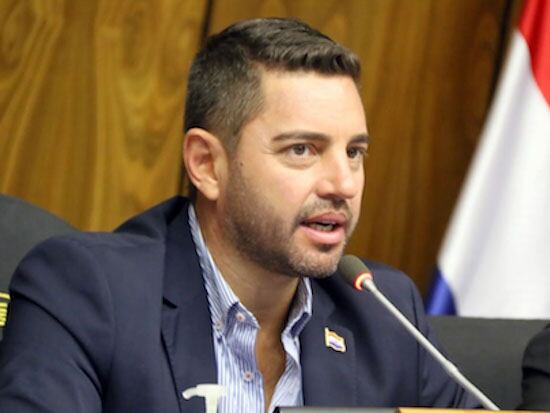 “Nosotros no estamos conformes con los cambios que se realizaron desde el Ejecutivo”, dijo el parlamentario de Honor Colorado. Foto: Gentileza.