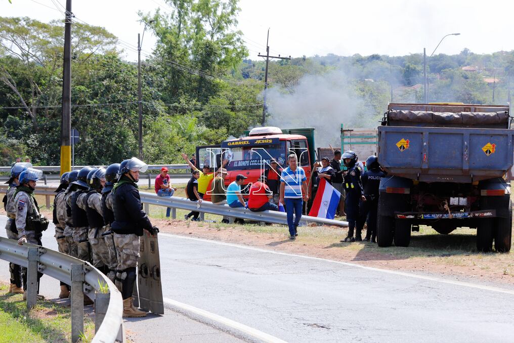 Los camioneros se encuentran en conversación con otros sectores para que la manifestación llegue a todo el país, señalaron. Foto: Christian Meza.