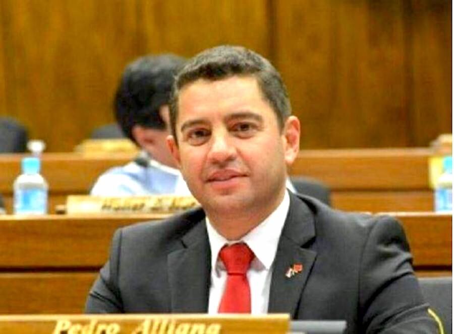 Pedro Alliana, presidente de la Cámara de Diputados, acusó al vicepresidente y precandidato presidencial, Hugo Velázquez, de realizar la maniobra para apurar la sanción del controvertido proyecto de ley para el fondo de estabilización del combustible. Foto: Archivo.