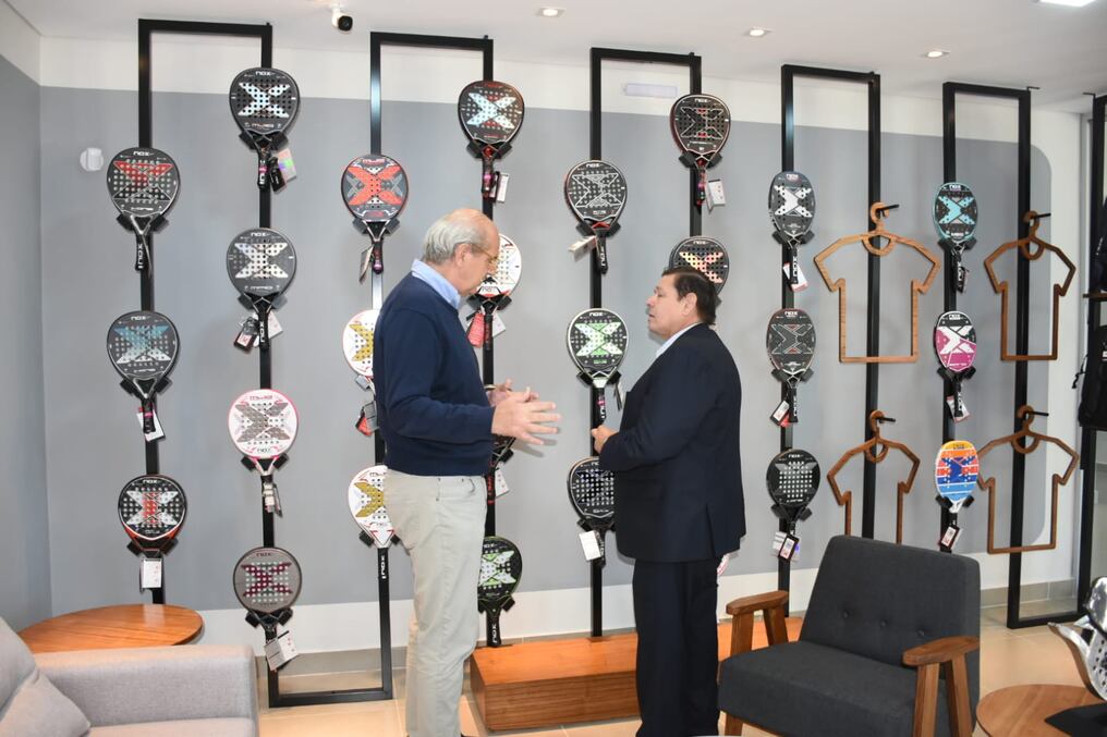 El viceministro de industria, Francisco Ruiz Díaz, se reunió con el propietario de NOX, Jesús Ballve. Foto: Gentileza