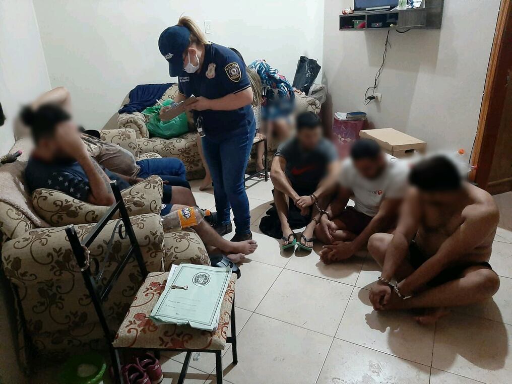 El personal policial detuvo a un total de 8 presuntos asaltantes tras un allanamiento realizado en la ciudad de San Lorenzo. Foto: Gentileza.