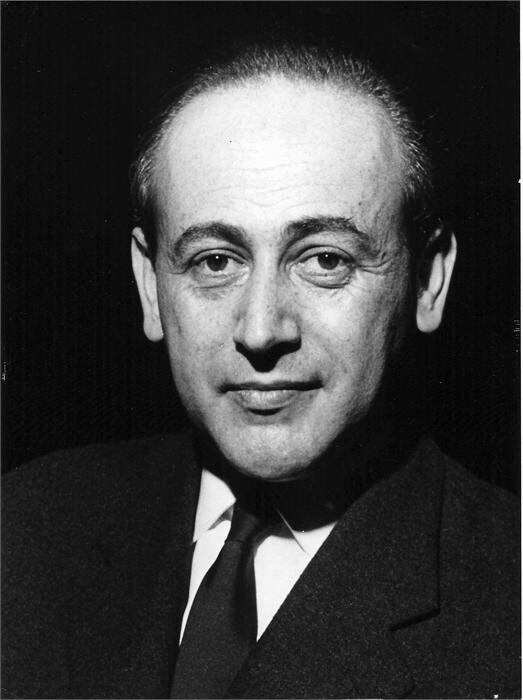 Paul Celan. El poeta que fue prisionero en el campo de Auschwitz desde los 2 años en 1942 y más tarde
escribió “Tango de la muerte”, finalmente titulado “Fuga de muerte”. Sus padres fueron asesinados allí.