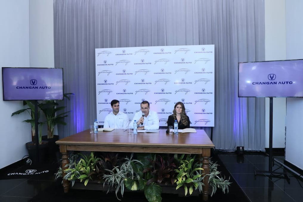 El lanzamiento se realizó con la presencia de los directivos de Gorostiaga Automoviles S.A. Foto: Roberto Zarza.