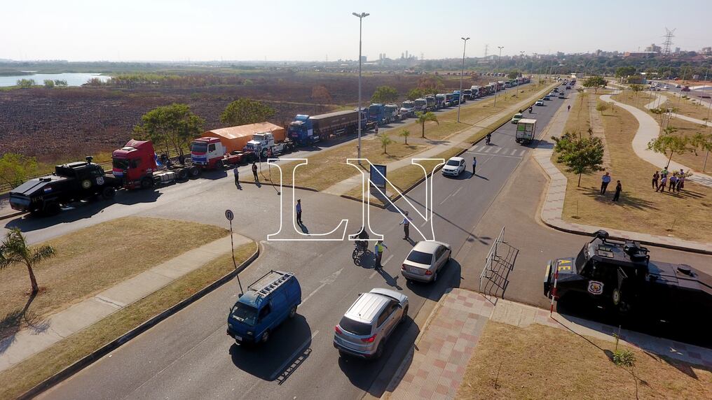 Los camioneros controlaron el transito del país por más de dos semanas. Foto: Panfilo Leguizamón.