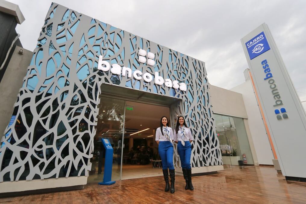 Las personas pueden acercarse hasta el stand del Banco Basa en la Expo y solicitar el crédito para  acceder a los grandes beneficios. Foto: Archivo. 