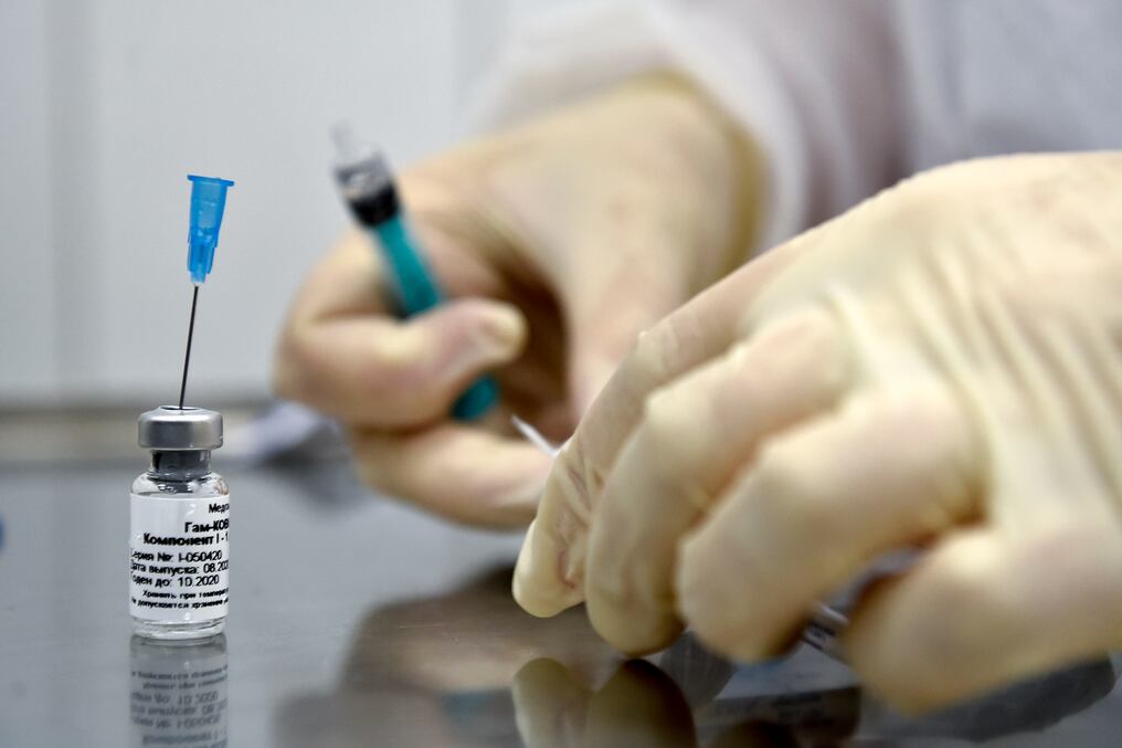 Las autoridades rusas presentaron su proyecto a la Organización Mundial de la Salud para aprobar su inclusión en la lista de medicamentos contra el coronavirus. Foto: AFP.