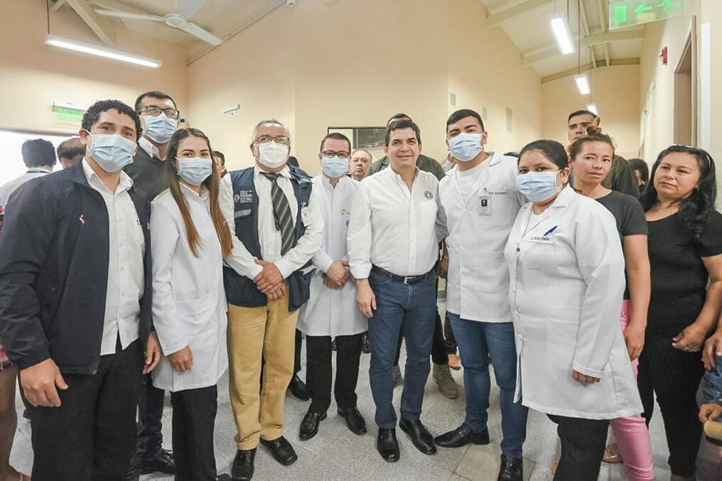 Hugo Velázquez unifica actos oficiales y proselitistas, mientras el oficialismo persigue al personal sanitario que trabaja sin inclinarse por su proyecto electoral. Foto: Gentileza.