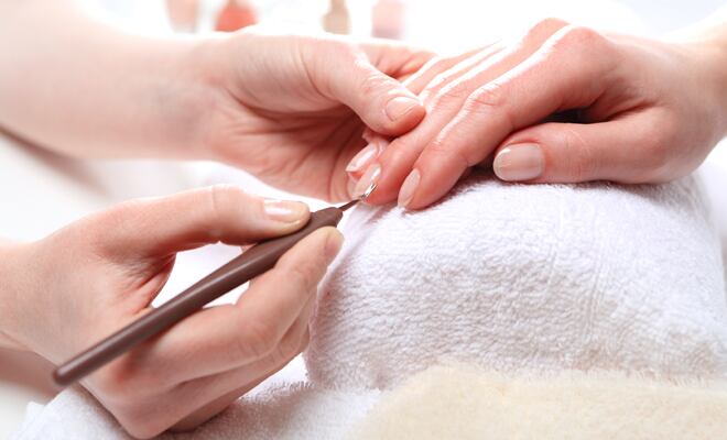 La técnica americana es lo último en manicura