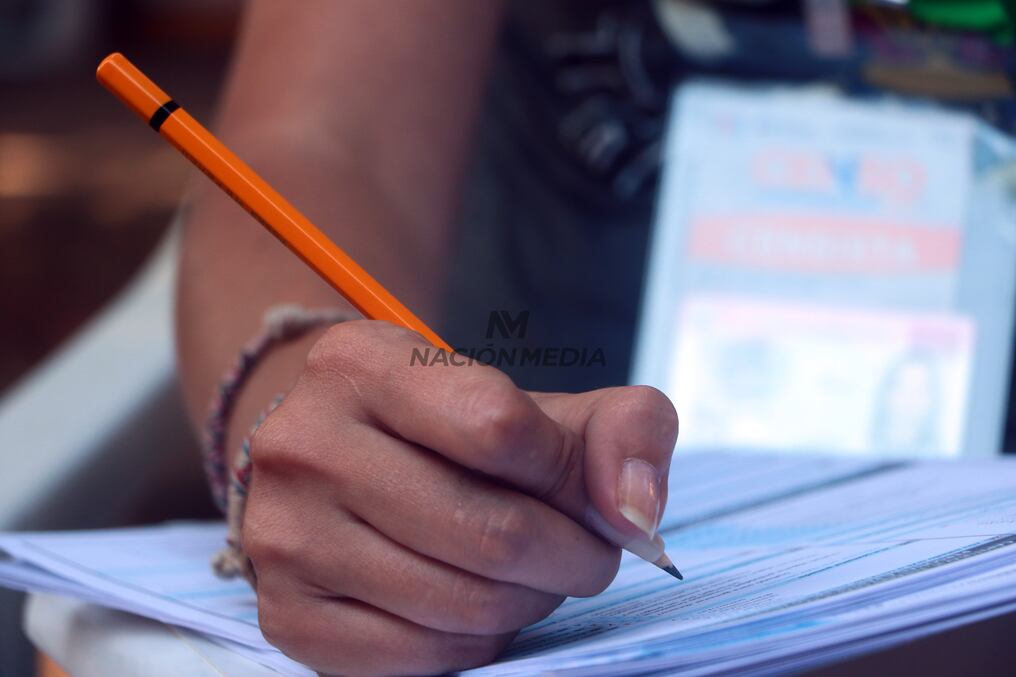 Ciudadanos de todo el país manifestaron su frustración en redes sociales, reclamando las fallas que encontraron en el relevo de datos, el cual prometió una gran fiesta cívica. Foto: Eduardo Velázquez.
