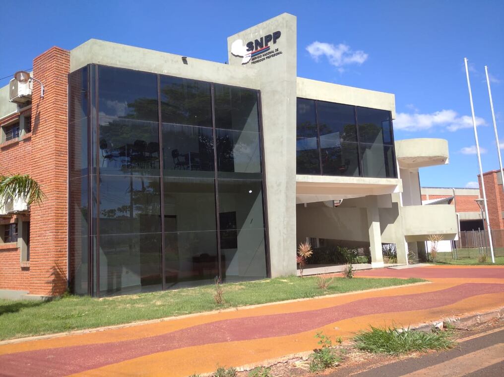 El edificio que tuvo una millonaria inversión y se inauguró en junio de 2019, sigue sin operar, pese a su capacidad para unos mil estudiantes. Foto: Dolly Galeano.