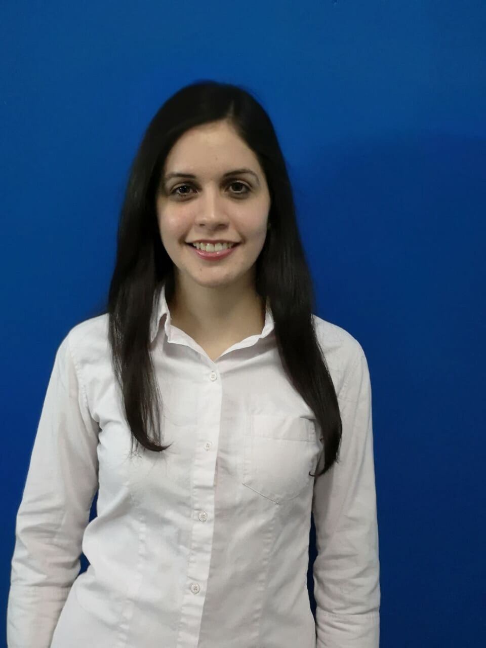 Sara María Inés Meza Arrúa (30) se destaca no solo por sus méritos académicos sino también por su optimismo, ya que en plena pandemia se postula y es admitida a la Universidad de California, Davis de EE.UU. Foto: Gentileza.