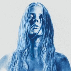 Quizás muchos la recuerden por su tema tan popular “Love Me Like You Do” que formó parte de la banda sonora de “Cincuenta Sombras de Grey”.