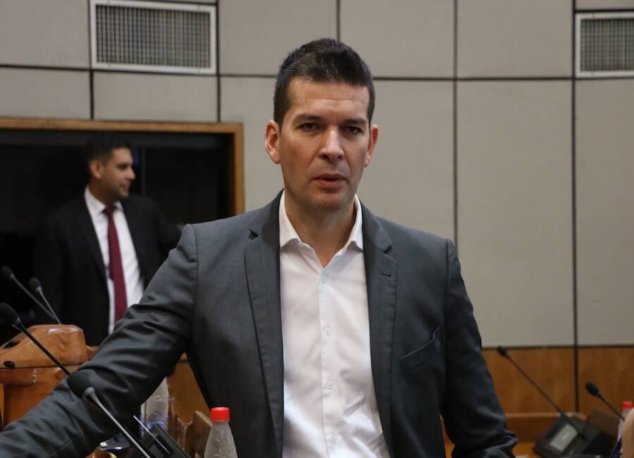 El legislador colorado ratificó que el ministro del Interior debe ser cambiado al haber perdido el respeto hasta de los propios policías. Foto: Gentileza.