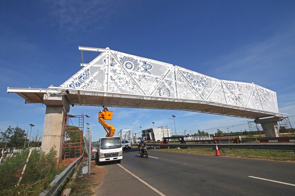 El puente de ñandutí, una de las polémicas obras encaradas por el MOPC. Foto: Archivo.