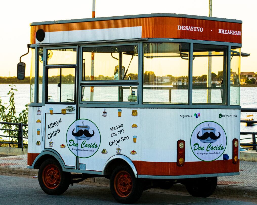 De esta forma arrancó la pareja de Lourdes y Luis, para ofrecer los desayunos y meriendas en el Food Truck que les permitió cumplir sus sueños y metas. Foto: Gentileza.