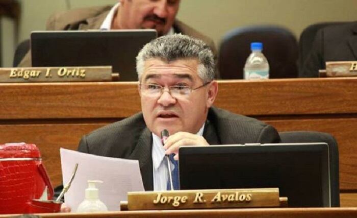 El proyectista, diputado Jorge Ávalos Mariño, fundamenta su propuesta en la necesidad de que las vacancias sean cubiertas por oficiales de justicia militar con ciertos años de servicio. Foto: Gentileza.