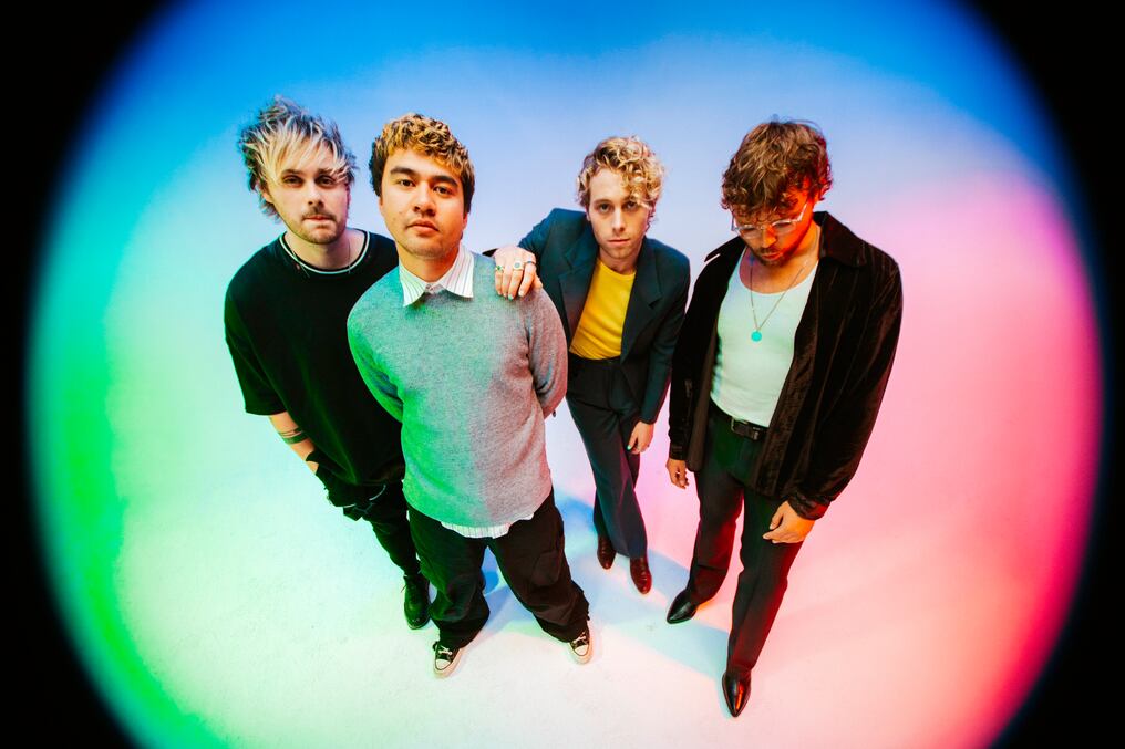 5 Seconds Of Summer estrenó el videoclip de “Older”