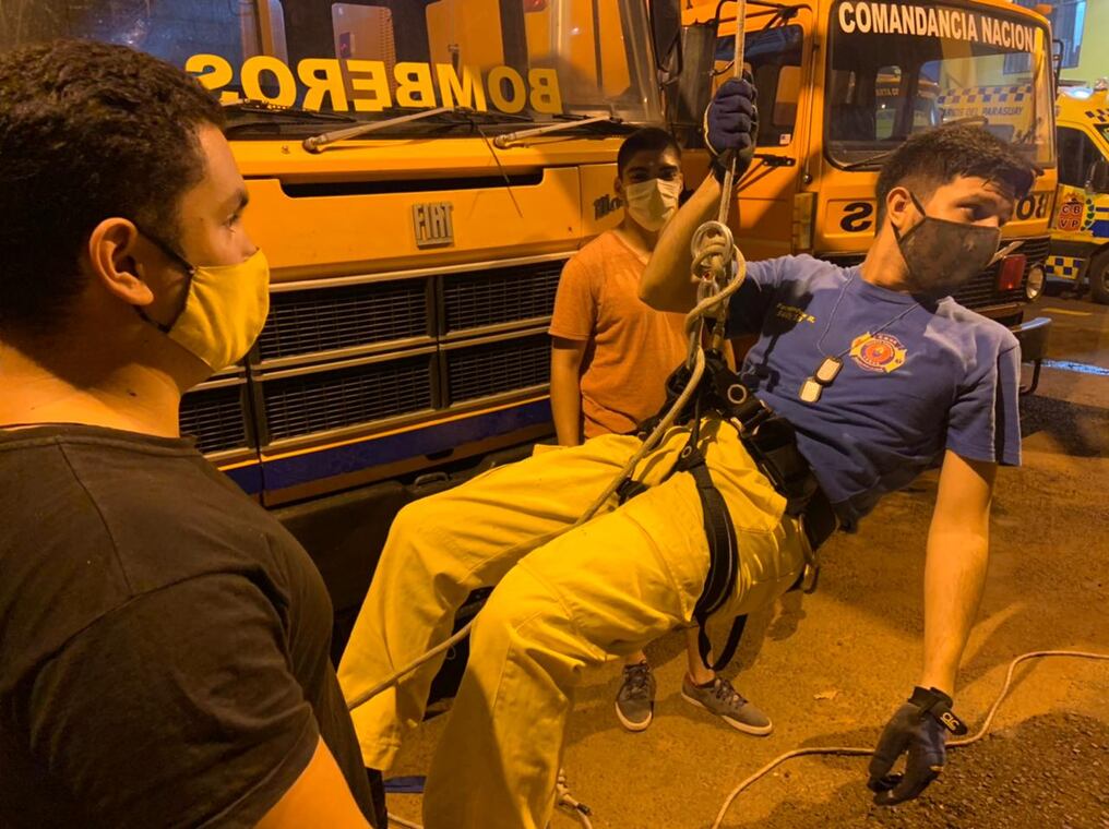 Bomberos de Luque organizan San Juan 2.0 con venta de comidas típicas para recaudar fondos y reponer cuerdas del equipo de rescate en alturas. Foto: Gentileza.