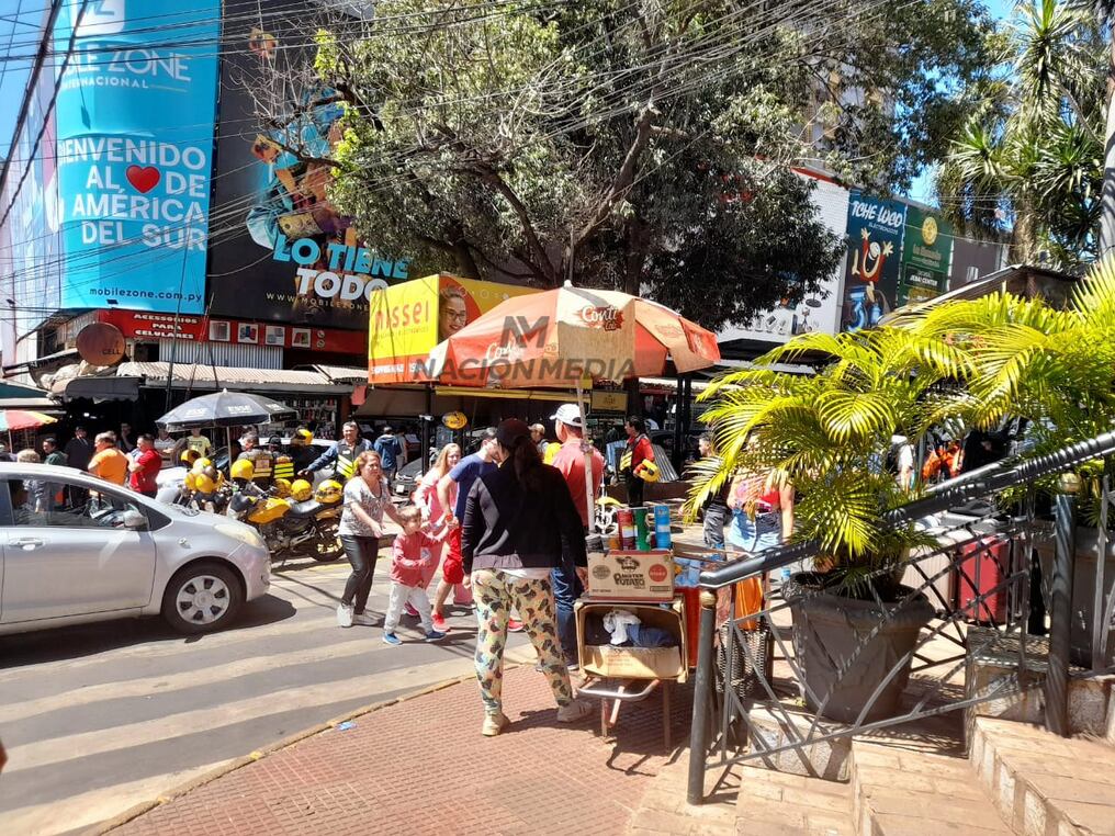 El comercio de Ciudad del Este tuvo un año complicado, según Juan Vicente Ramírez, titular de la Cámara de Comercio y Servicios, pero el 2022 tuvo un final inusitado de buen flujo. Esperan que el 2023 sea de la recuperación real y sostenida. Foto: Dolly Galeano.