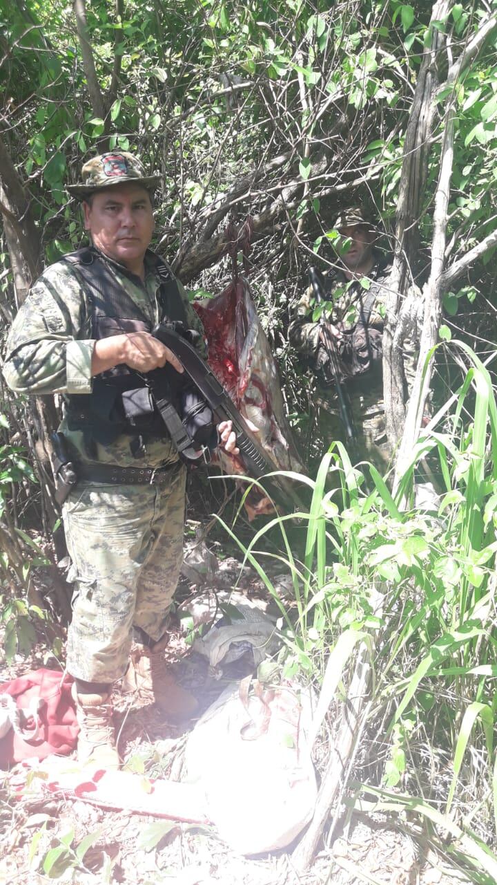 Los cuatreros, para aligerar su huida, iban arrojando por el camino las piezas de carne que fueron recuperadas en su totalidad, según el informe de la dependencia policial interviniente. Foto: Gentileza