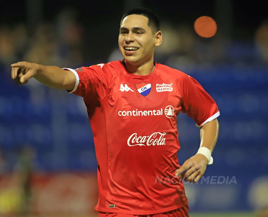 Gustavo Caballero celebra el único tanto del partido en Villa Elisa.FOTO:ROBERTO ZARZA