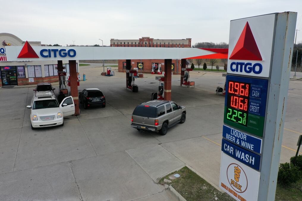 El gobierno de Nicolás Maduro tachó de “hostil” el dictamen de un juez en torno a la subsidiaria estadounidense de la empresa estatal venezolana de combustibles. Foto: AFP.