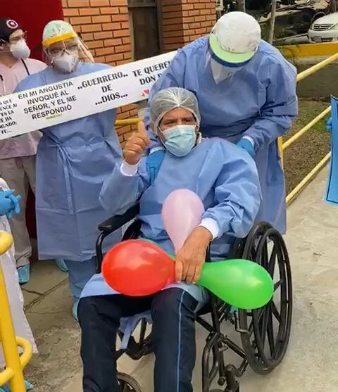 Don Pedro permaneció durante 2 semanas en terapia intensiva, mientras que otra semana estuvo intubado tras agravarse su cuadro. Foto: Captura de pantalla.