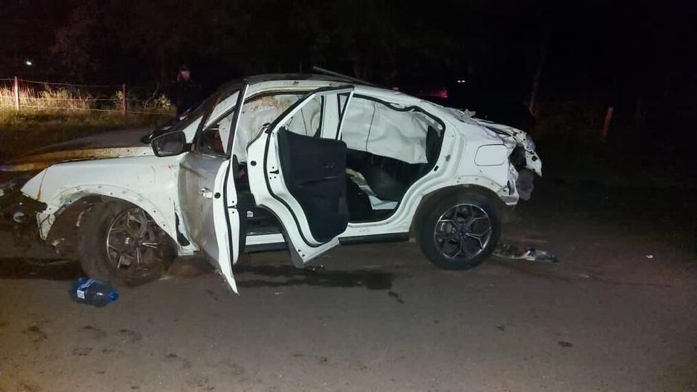 Estado en que quedó la camioneta de alta gama que era conducida y ocupada por adolescentes de 14 años en San Bernardino. Foto: Gentileza.