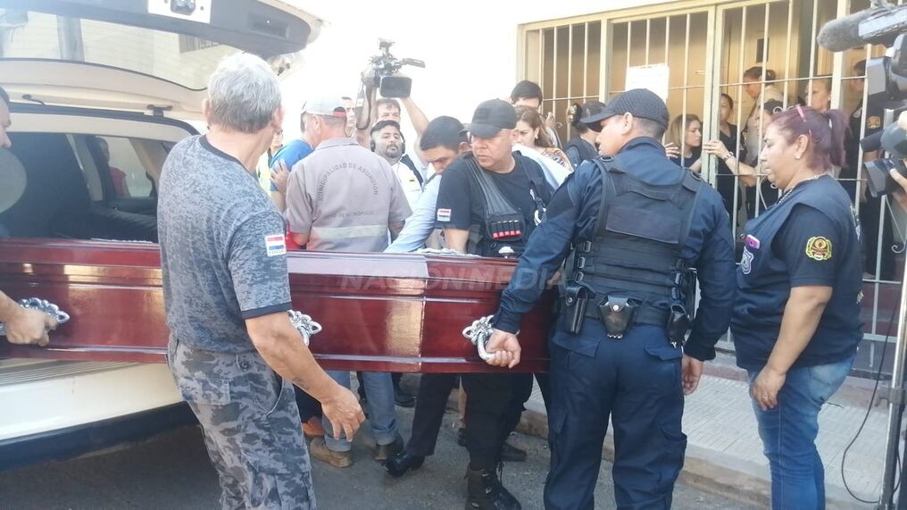 “Nada más que el ataúd de un terrorista le ordenaron a nuestros compañeros a alzar sin saber qué contenía, si contenía un cuerpo o una bomba”, destacó Elizabeth Millán, secretaria del gremio de guardiacárceles. Foto: Nación Media.