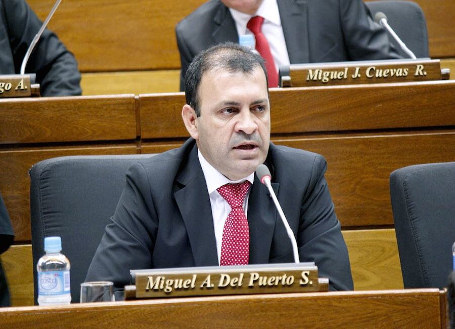 El diputado colorado Miguel Del Puerto informó hoy que dio positivo al COVID-19. Foto: Archivo.