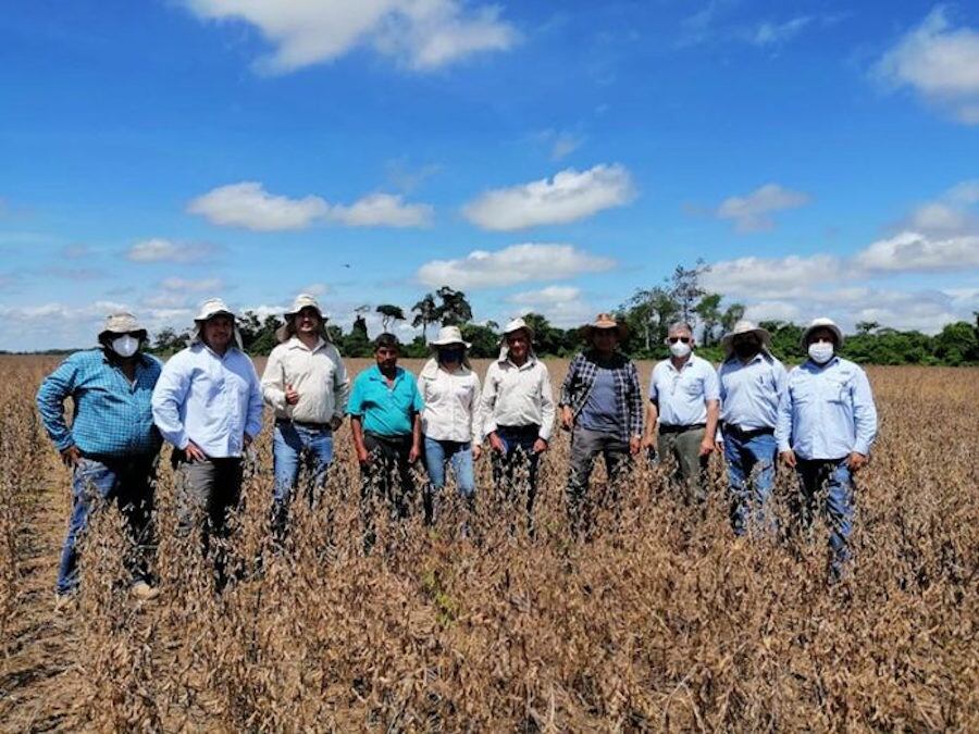 El mecanismo del programa de agricultura sustentable compete además a estos líderes a ayudar a que sus vecinos accedan al conocimiento que ellos van recibiendo. Foto: Gentileza.