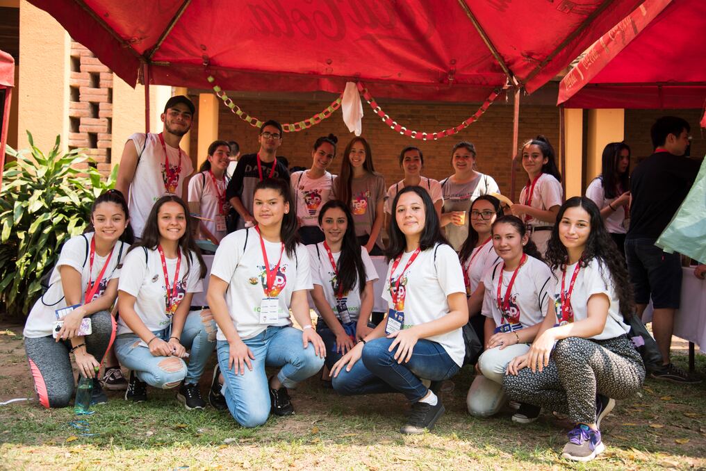 Jóvenes reciben capacitación sobre emprendurismo y sostenibilidad en la FEP 2022. Foto: Gentileza.