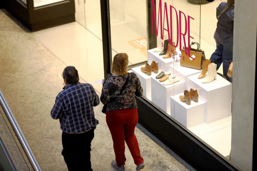 Tanto los centros comerciales, así como las tiendas y hasta los bancos, generaron promociones por el Día de la Madre. Foto: Christian Meza