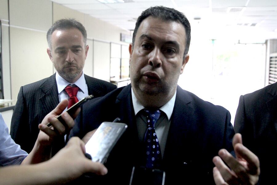 El exfiscal Adolfo Marín aseguró que toda información sensible debe ponerse enseguida a disposición de la Fiscalía o la Policía. Esto, en relación al posible lugar donde fue enterrado el cuerpo del exvicepresidente Óscar Denis, información que fue desechada por el entonces ministro de Justicia, Édgar Olmedo. Foto: Archivo.