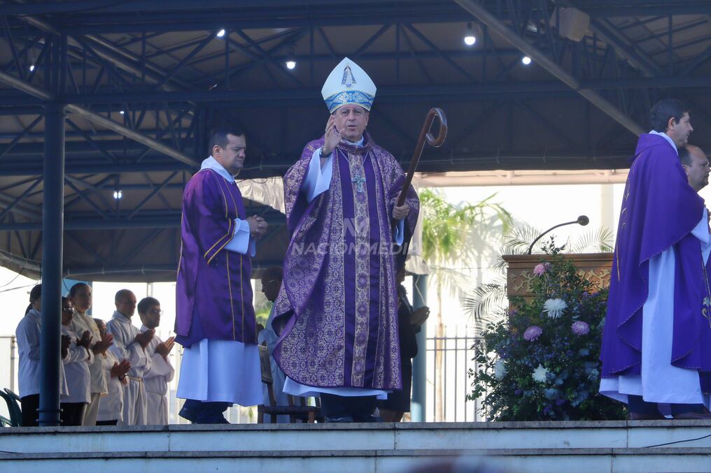 El octavo día de novenario fue presidido por monseñor Ricardo Valenzuela, obispo de Caacupé, teniendo la homilía a su cargo el fray Édgar Toledo, secretario ejecutivo de la Animación Bíblica de la Pastoral de la CEP. Foto: Emilio Bazán.