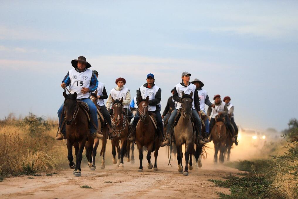 Se inició la competencia de resistencia de la Marcha Criolla y los participantes estuvieron muy entusiasmados, luego de un año expectante para volver a competir. Foto: Jorge Romero.