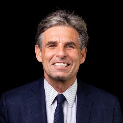 Carlos Montero, excorresponsal de la cadena CNN en español, a través de sus redes sociales se ha mostrado  como un ferviente admirador de la Miss Paraguay, Nadia Ferreira. Foto: Gentileza.