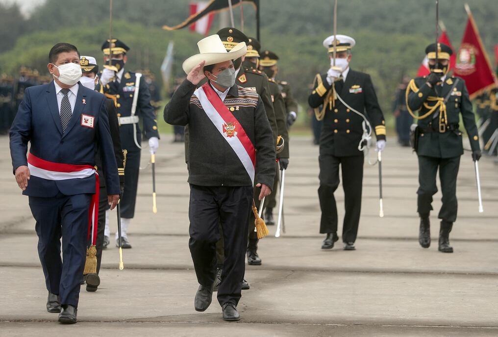 Pedro Castillo, quien asumió la presidencia el pasado 28 de julio, designó a un jefe de Gabinete y un equipo ministerial rechazado en parte de la población. Foto: AFP.