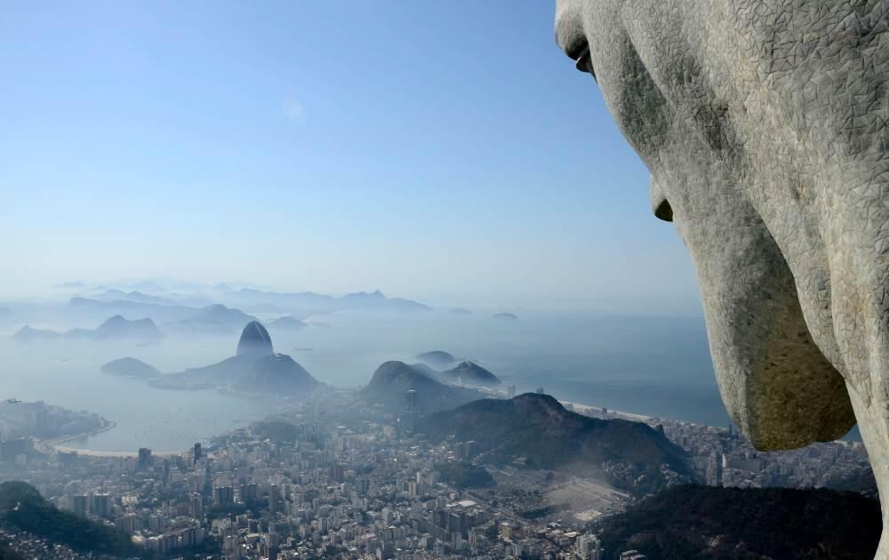 Ubicado en la cima del cerro Corcovado (710 metros de altitud) en el Parque Nacional da Tijuca, el santuario ofrece una vista panorámica de la ciudad. Foto: Archivo.