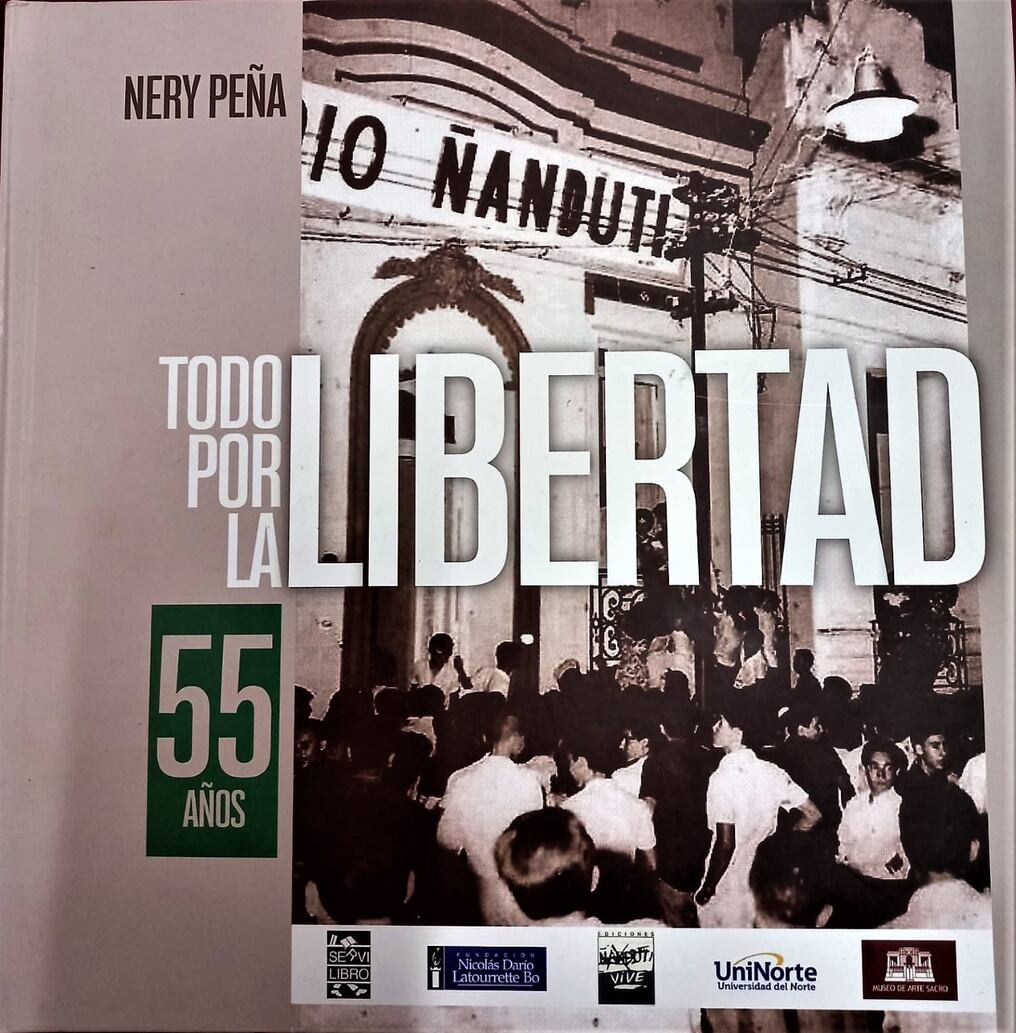 Tapa del libro-álbum de la autoría de Nery Peña, publicado en el año 2017, que recoge la historia de Radio Ñandutí.