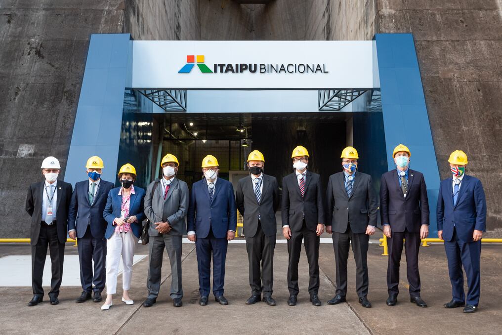 Los gobiernos de Alemania, Australia, Dinamarca, España, Estados Unidos, Francia, India, Reino Unido y la Unión Europea conocieron la estratégica planificación energética de Itaipú, lado brasileño. Foto: Gentileza.