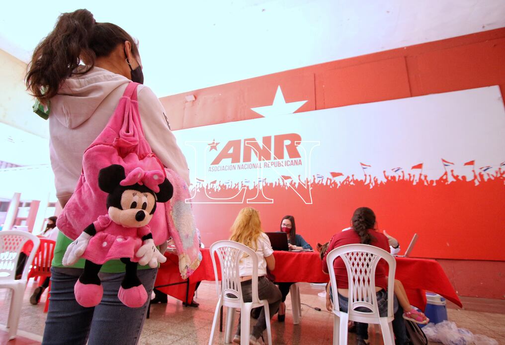 Esperan que los interesados lleguen hasta la ANR el lunes 19 de julio a las 8:30 AM, en la dirección 25 de mayo y Tacuarí. Foto: Archivo.