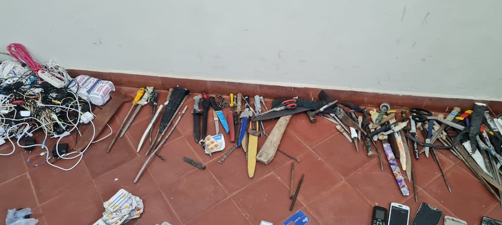 Tras este nuevo procedimiento, a cuatro días del anterior, llama la atención la facilidad para ingresar objetos que debieran estar prohibidos. Foto: Gentileza.